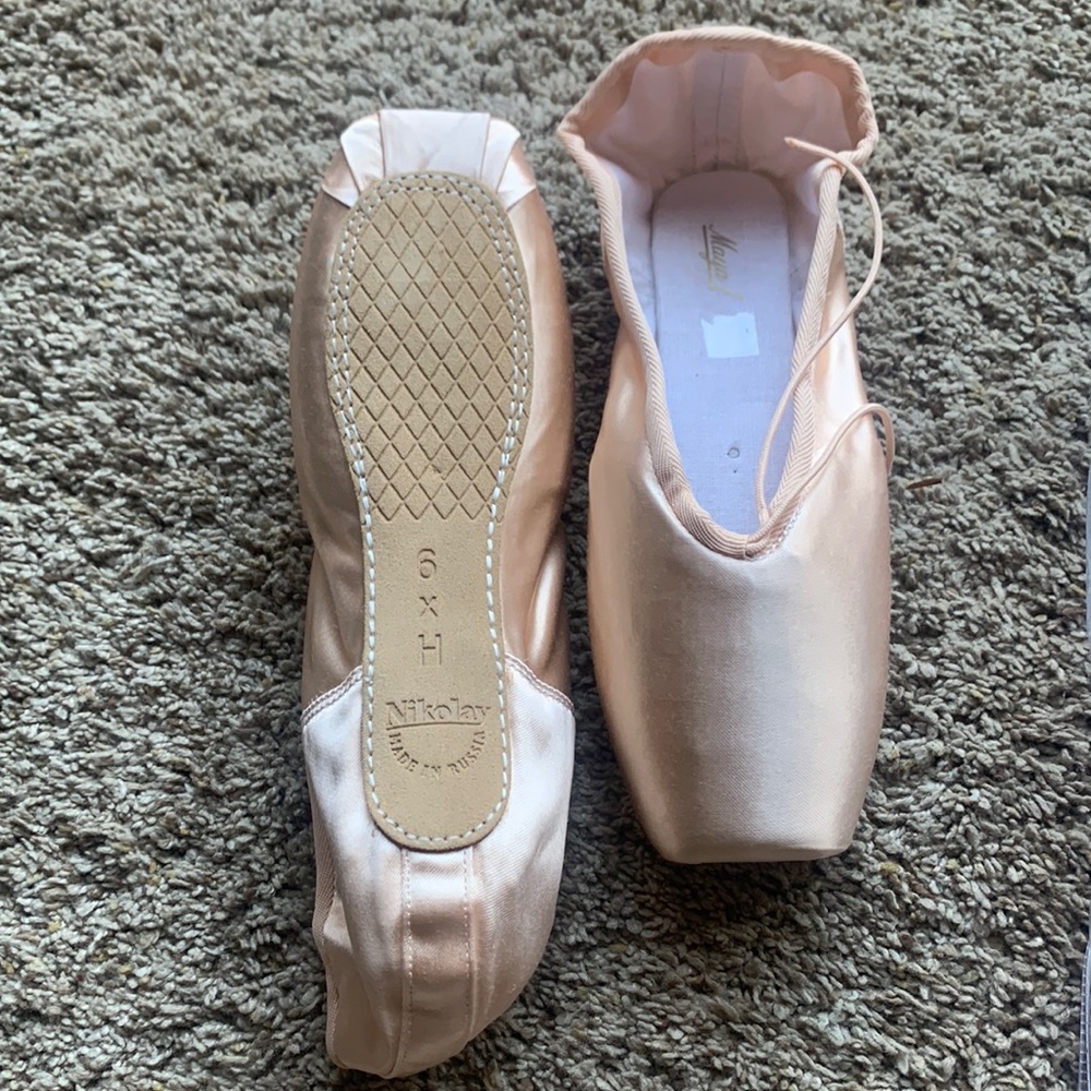 Nikolay Grishko Maya 1 pointe shoes